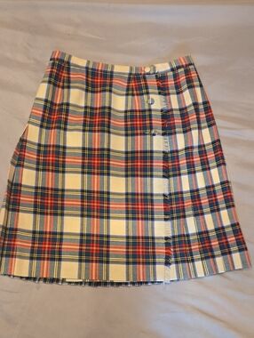 vintage Aljean of Canada skirt made of pure virgin wool with a plaid pattern